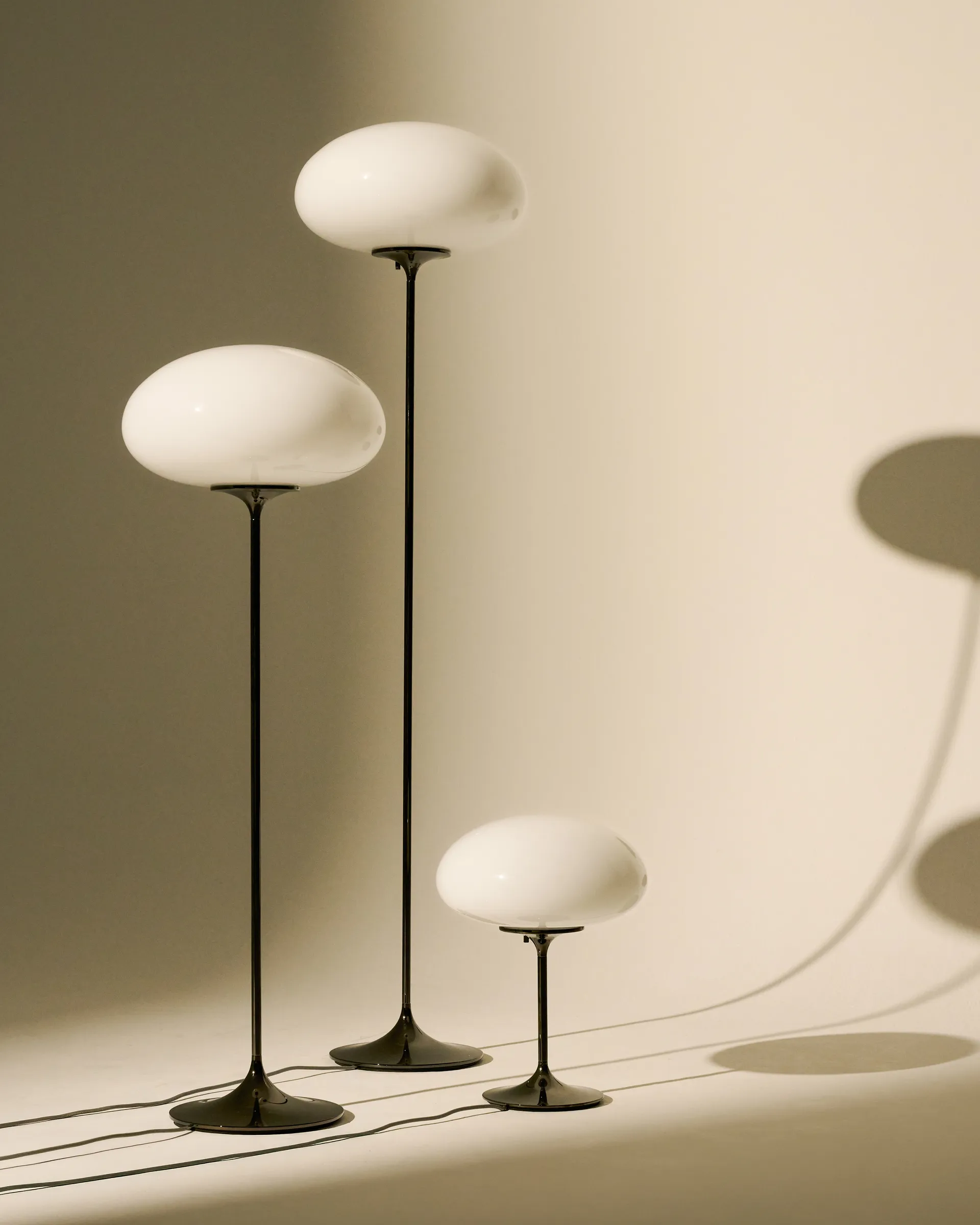 Stemlite floor lamp, Pebble grey-opalglas, 110 cm GUBI