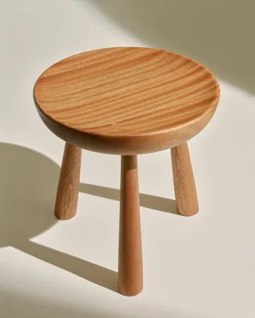 Totto round stool - Lacquered sapele, Ø31x32.6 cm - GUBI