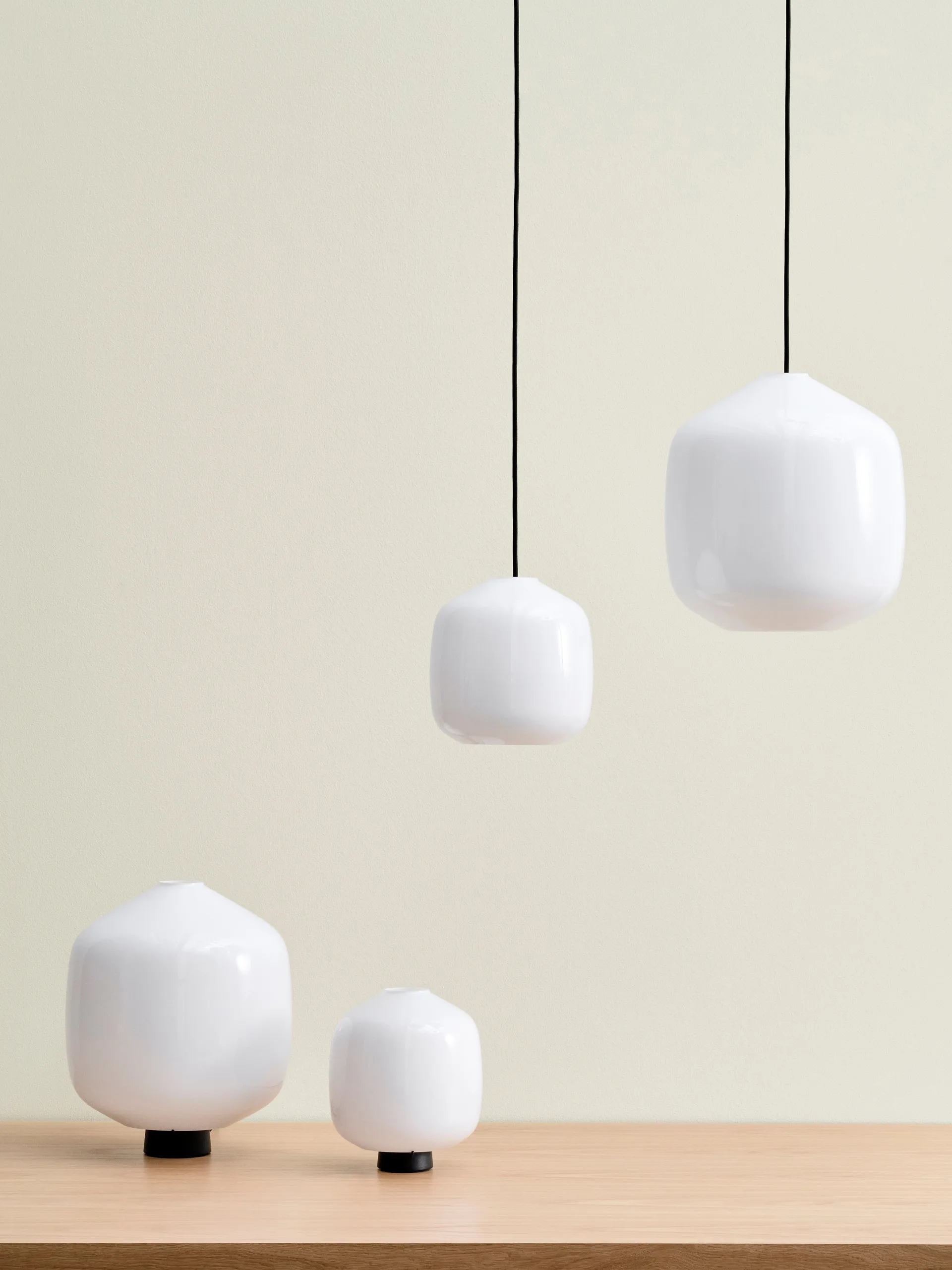 Buoy table lamp Ø20 cm, Opal glass-soft black HAY
