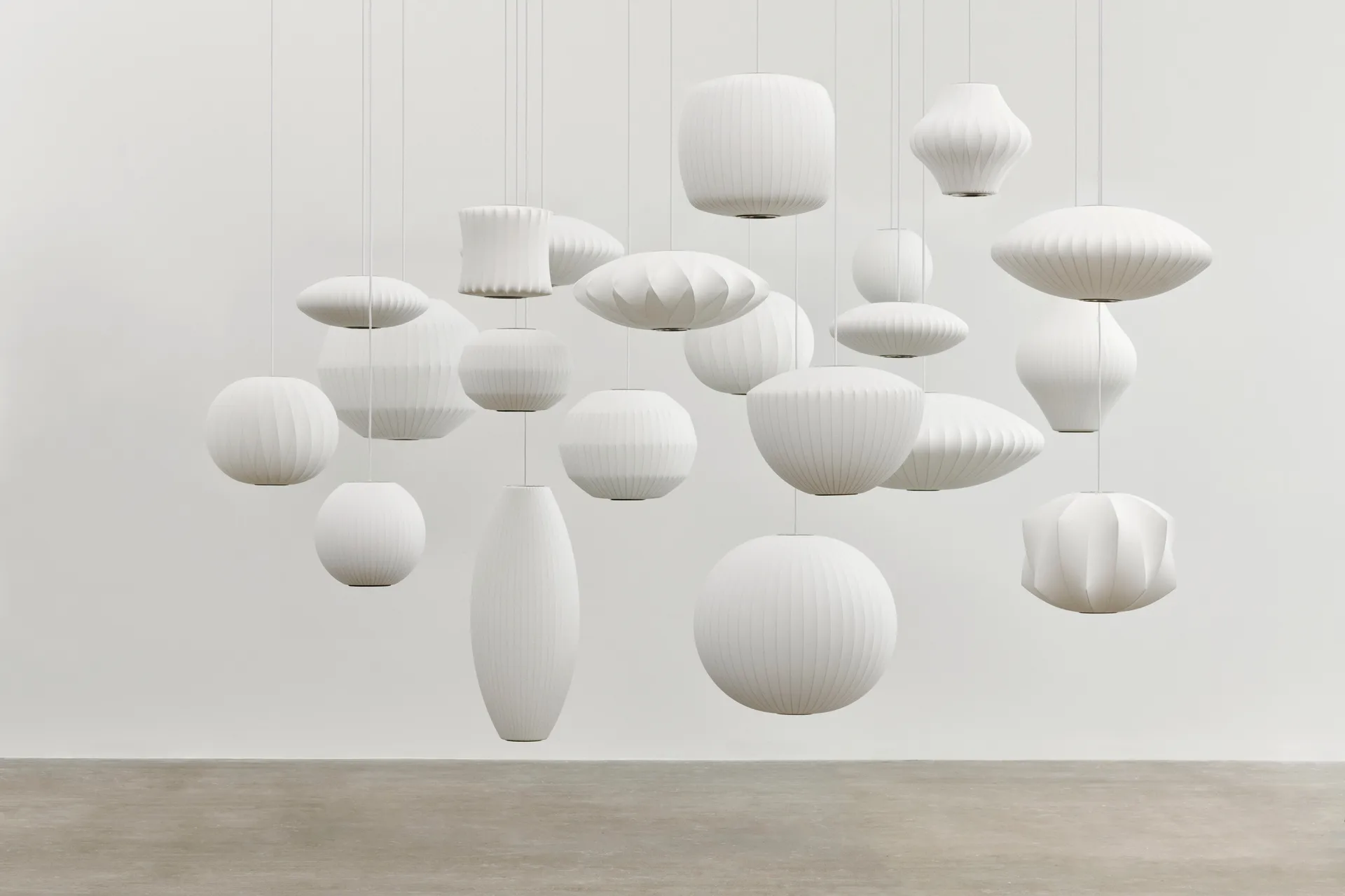 Nelson Bubble Angled sphere pendant S, Off white HAY
