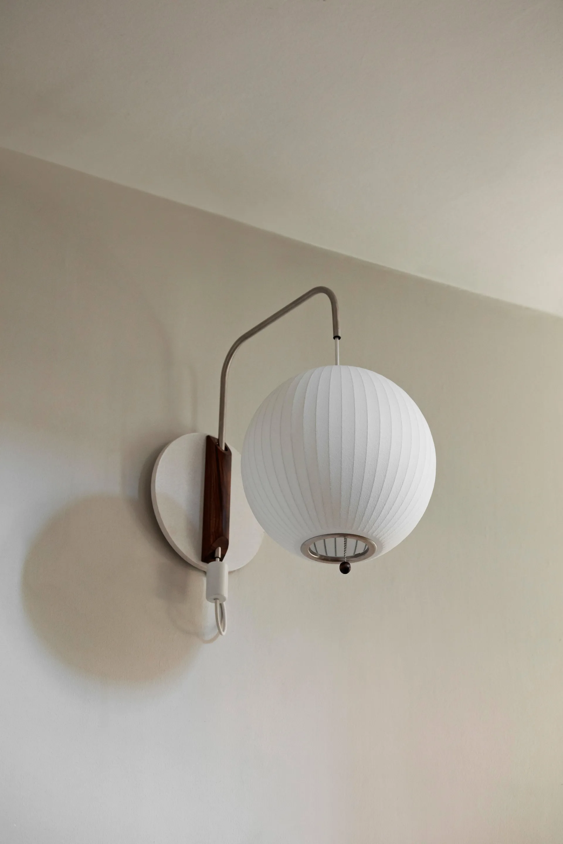 Nelson Bubble Ball wall lamp, Off white HAY