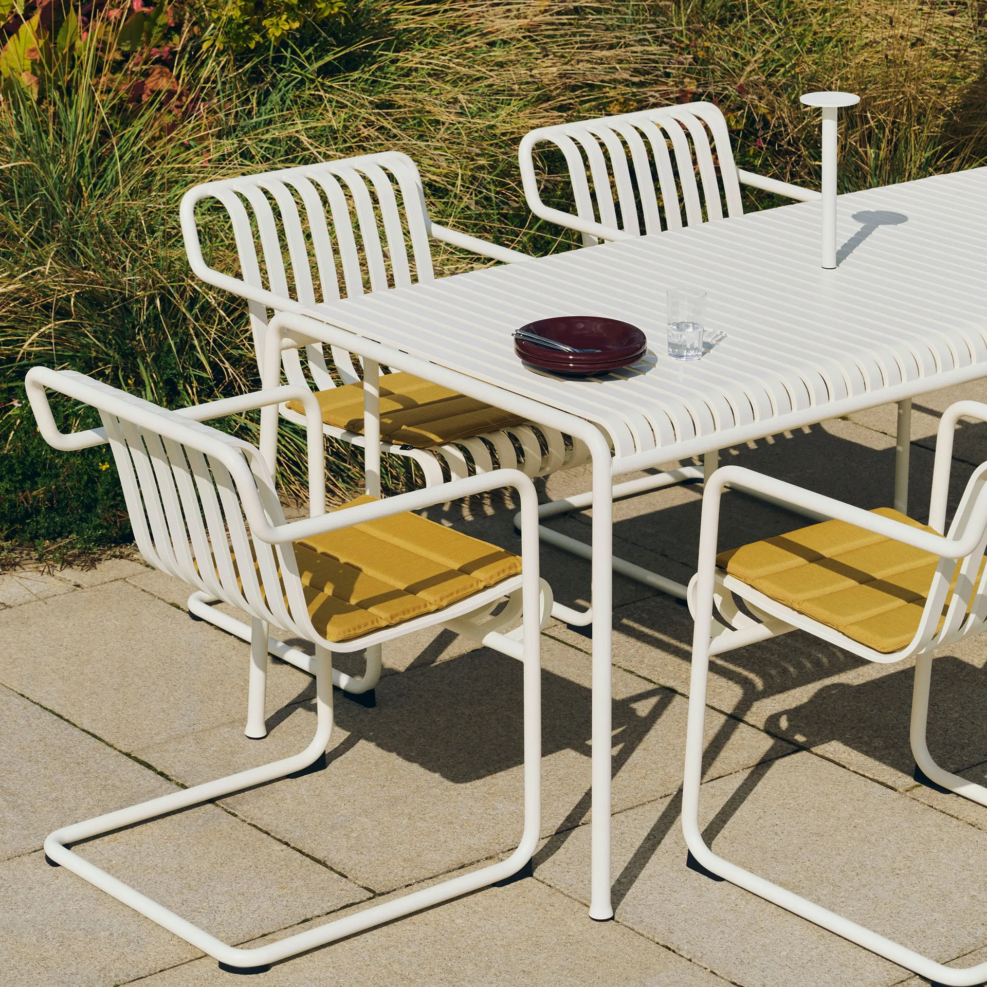 Palissade Cantilever Dining armchair, Cream white HAY