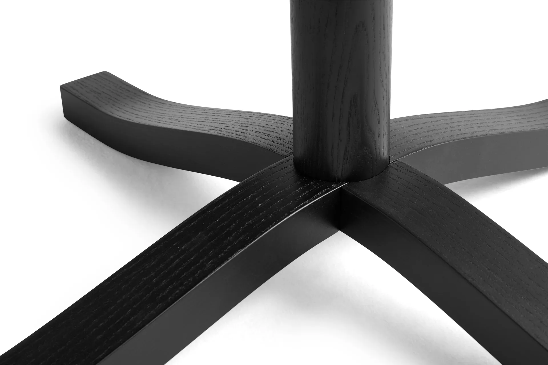 Pastis Table dining table Ø90, Black lacquered ash HAY