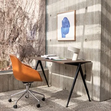 Pyramid 01 desk - Smoked oak-140x75 cm-beige steel frame - HAY