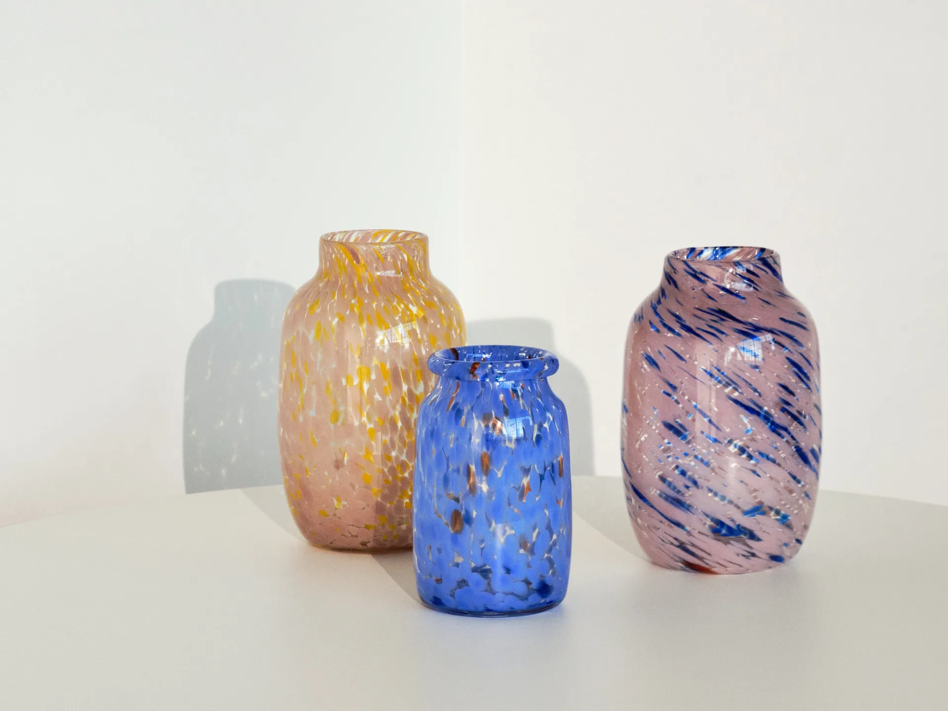 Splash Round vase L, 30 cm Light pink-yellow HAY