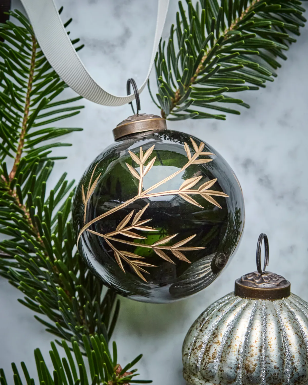 Leaf Christmas tree ornament Ø7.5 cm 4-pack, Green-gold House Doctor