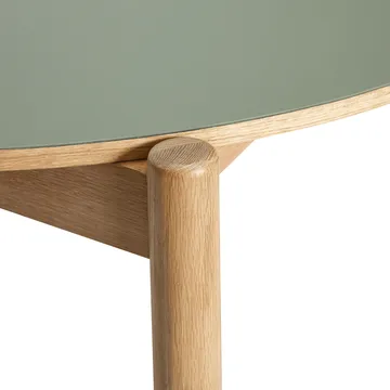 Oblique dining table - Olive, Ø126 cm - Hübsch