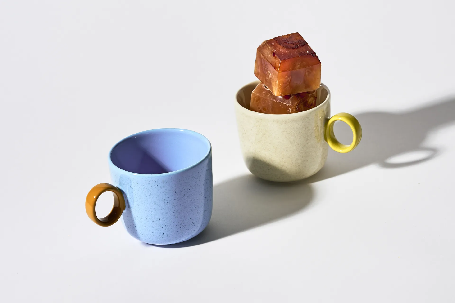 Play mug spotted 35 cl, ivory-olive Iittala