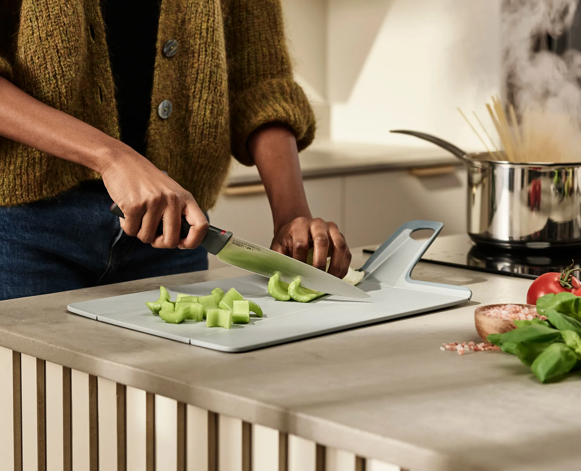 Chop2pot Cutting Board Plus Light Blue, Regular Joseph Joseph