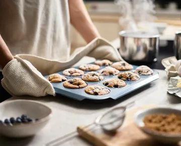 Nest Bake Muffin Tray 41 cm - Blue - Joseph Joseph