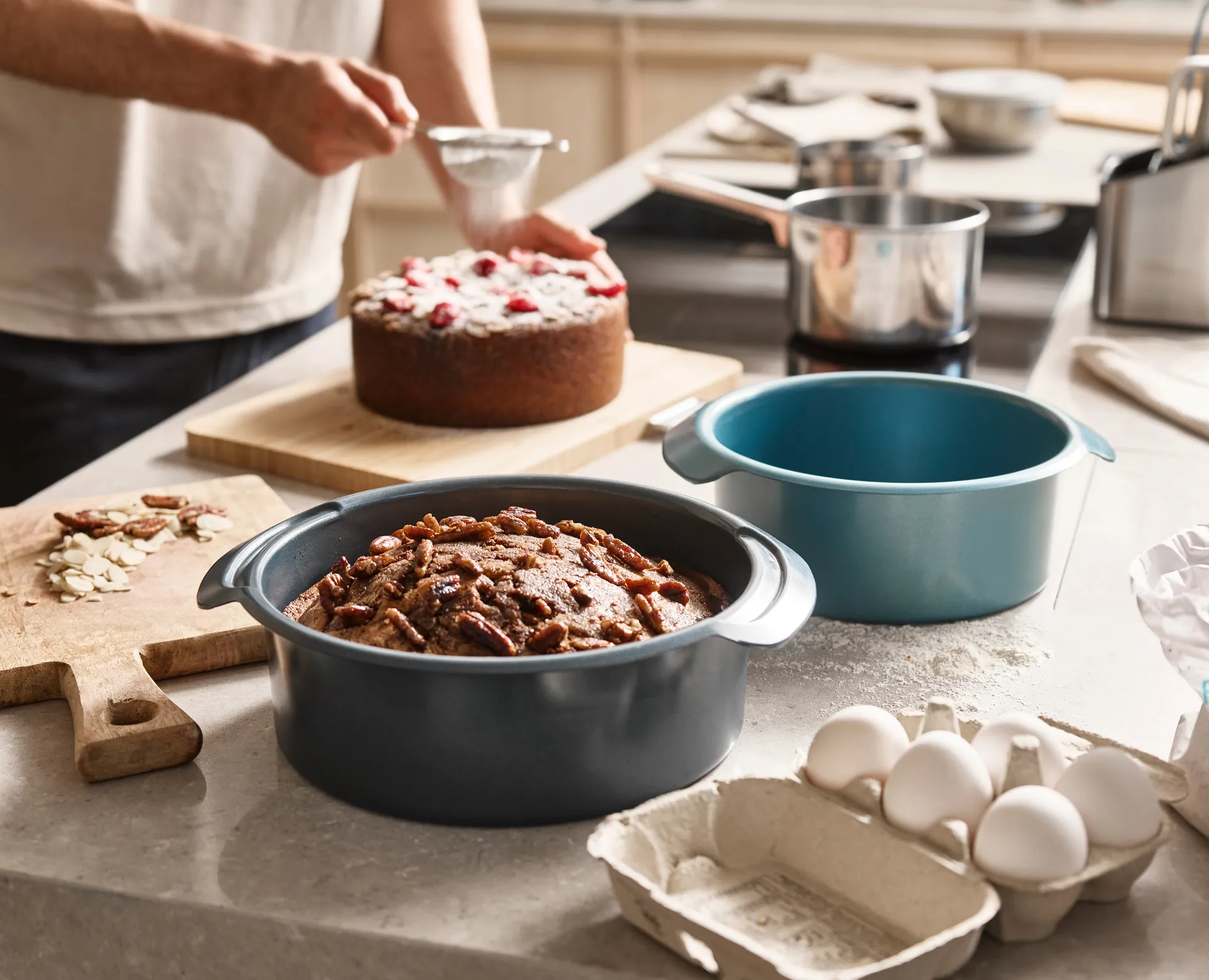 Nest Bake round baking pan 23 cm, Blue Joseph Joseph