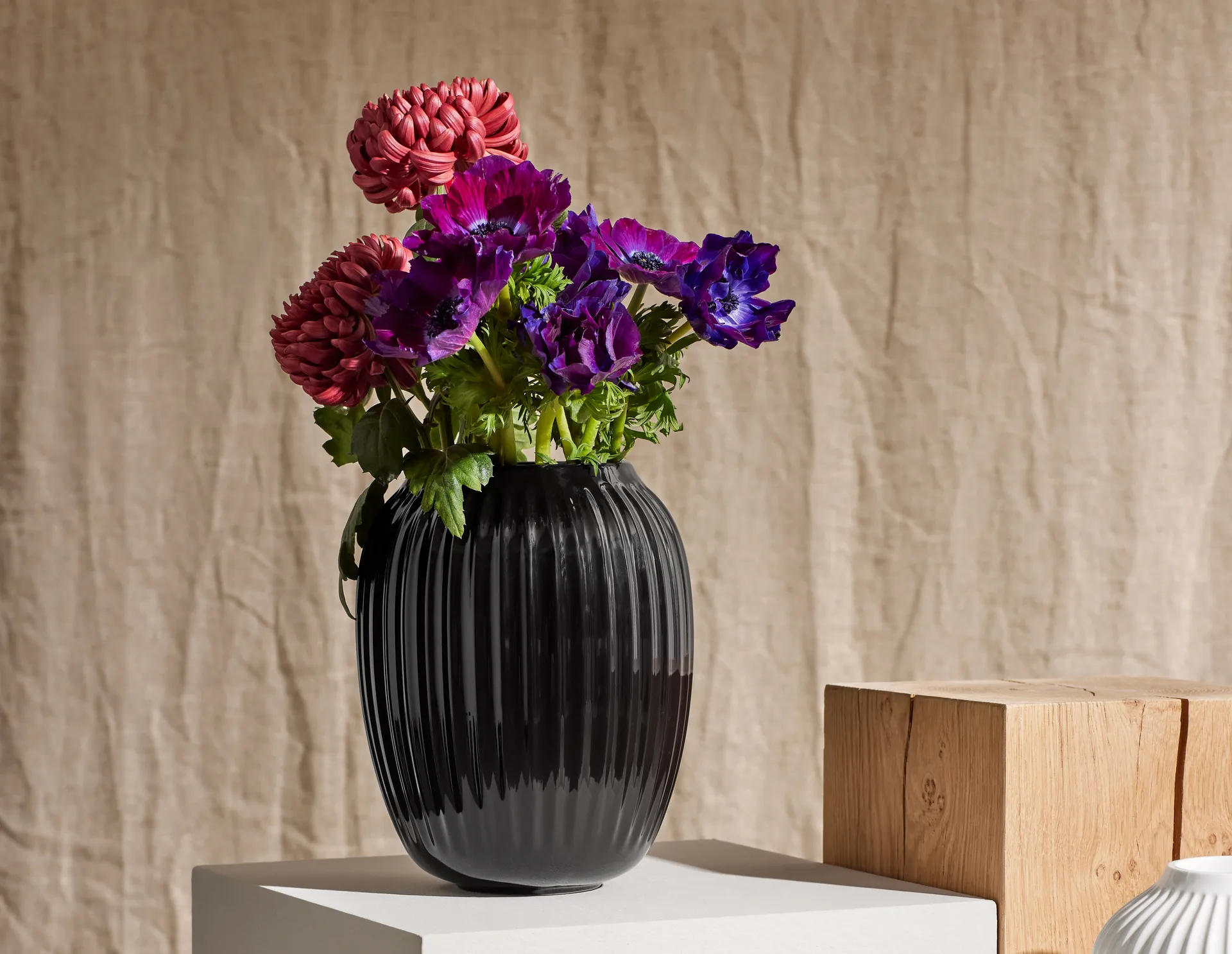Hammershøi vase, Black, medium 21 cm Kähler