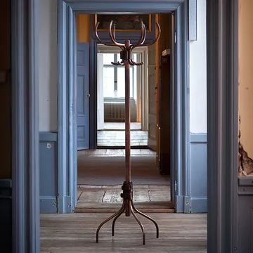 Babe coat rack - Pre-burnished steel-black leather belt - Källemo