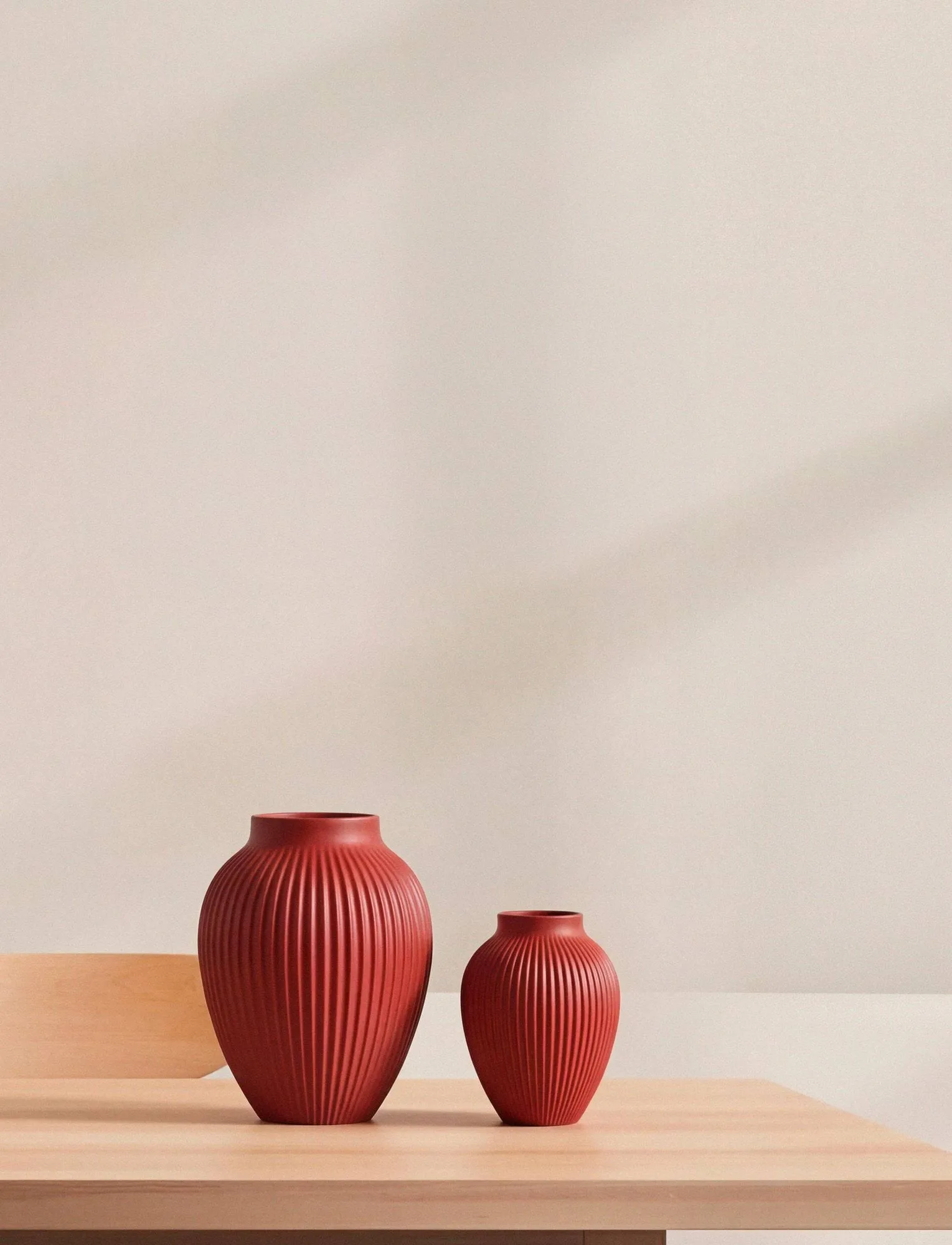 Knabstrup vase ribbed 27 cm, Soft cherry red Knabstrup Keramik