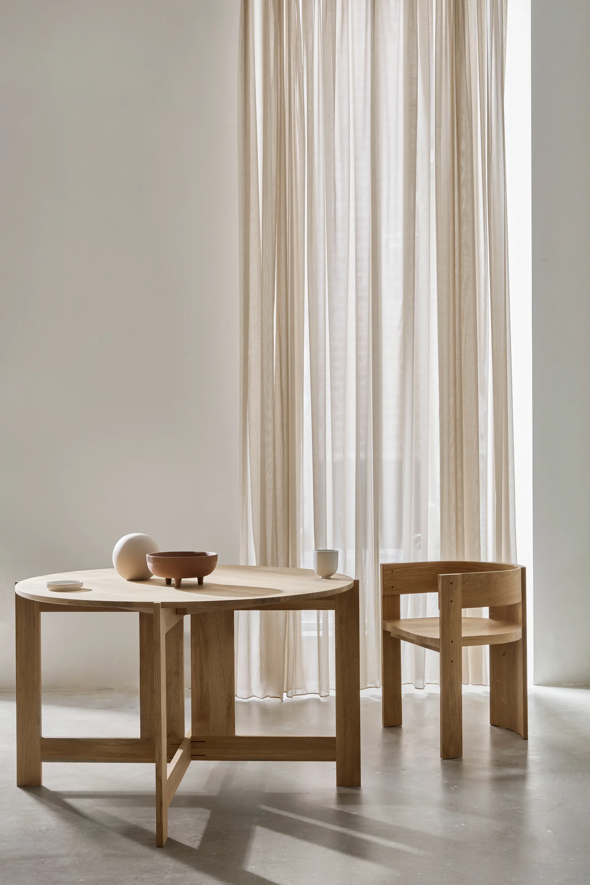 Collector dining table Ø120x74 cm, Warm lacquered oak Kristina Dam Studio