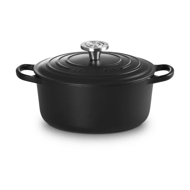 Le Creuset Signature cast iron round casserole - Matte Black, 4.2 l - Le Creuset