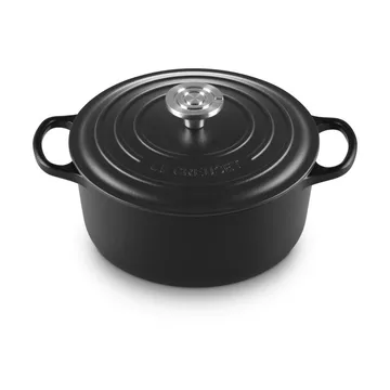 Le Creuset Signature cast iron round casserole - Matte Black, 4.2 l - Le Creuset