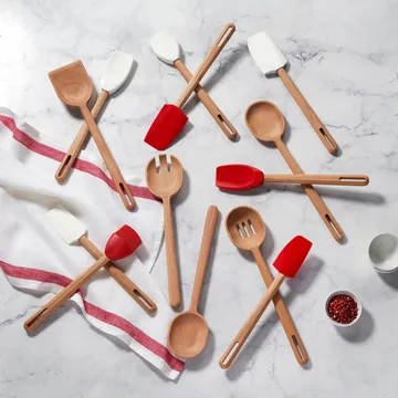 Le Creuset Signature spatula - Cerise, small - Le Creuset