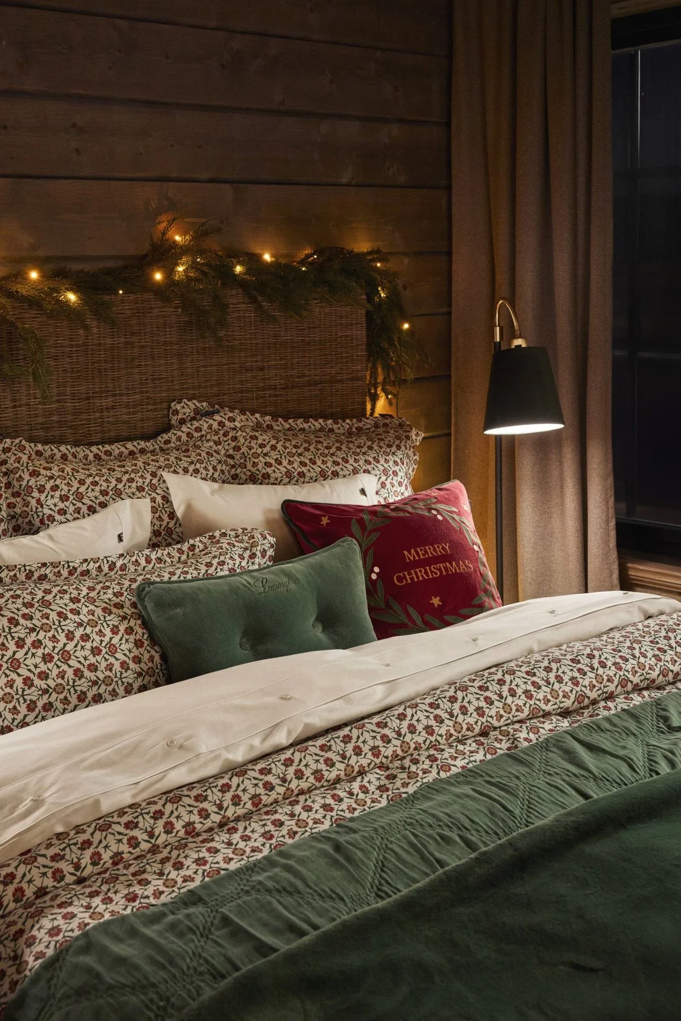 Flower printed cotton sateen bedding set, White-red-green-beige, 50x60 cm/150x210 cm Lexington