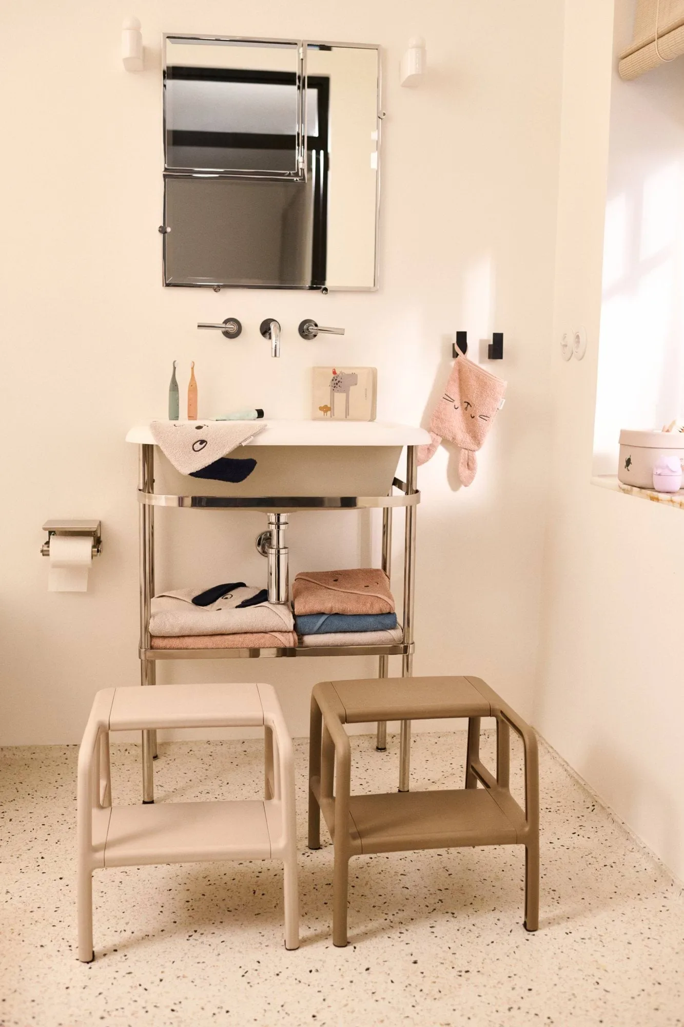 Melanie step stool, Oat, 44x40x38 cm Liewood