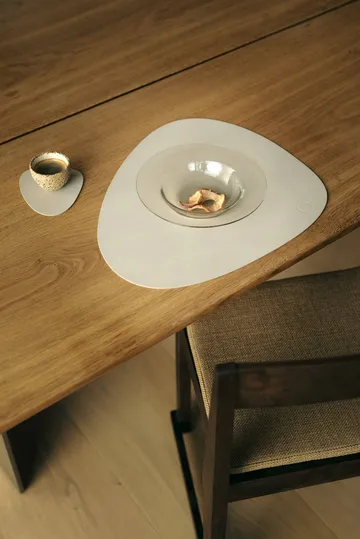 Nupo placemat curve L - Oyster white - LIND DNA