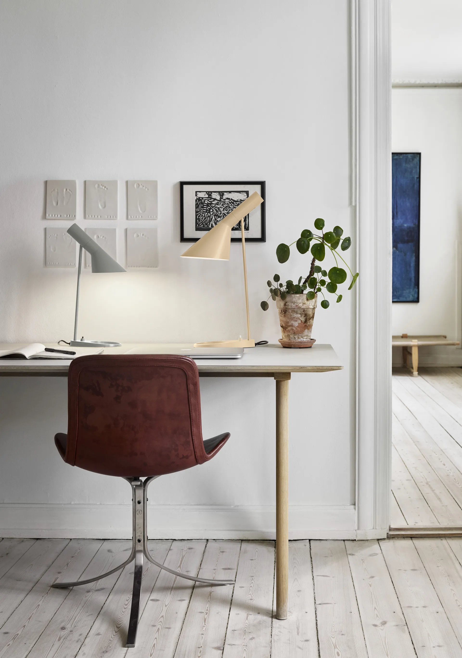 AJ MINI table lamp, Soft lemon Louis Poulsen