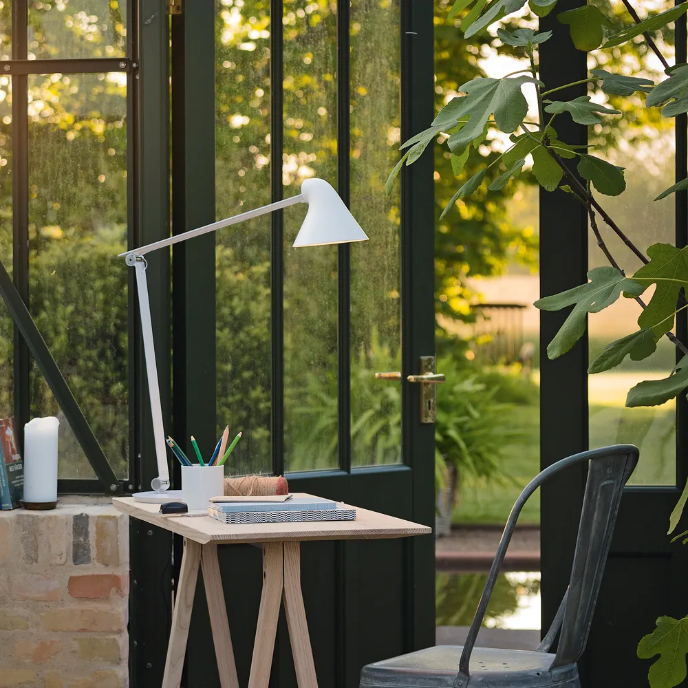 NJP desk lamp, Light grey, pin ø40 cm, 3000k Louis Poulsen