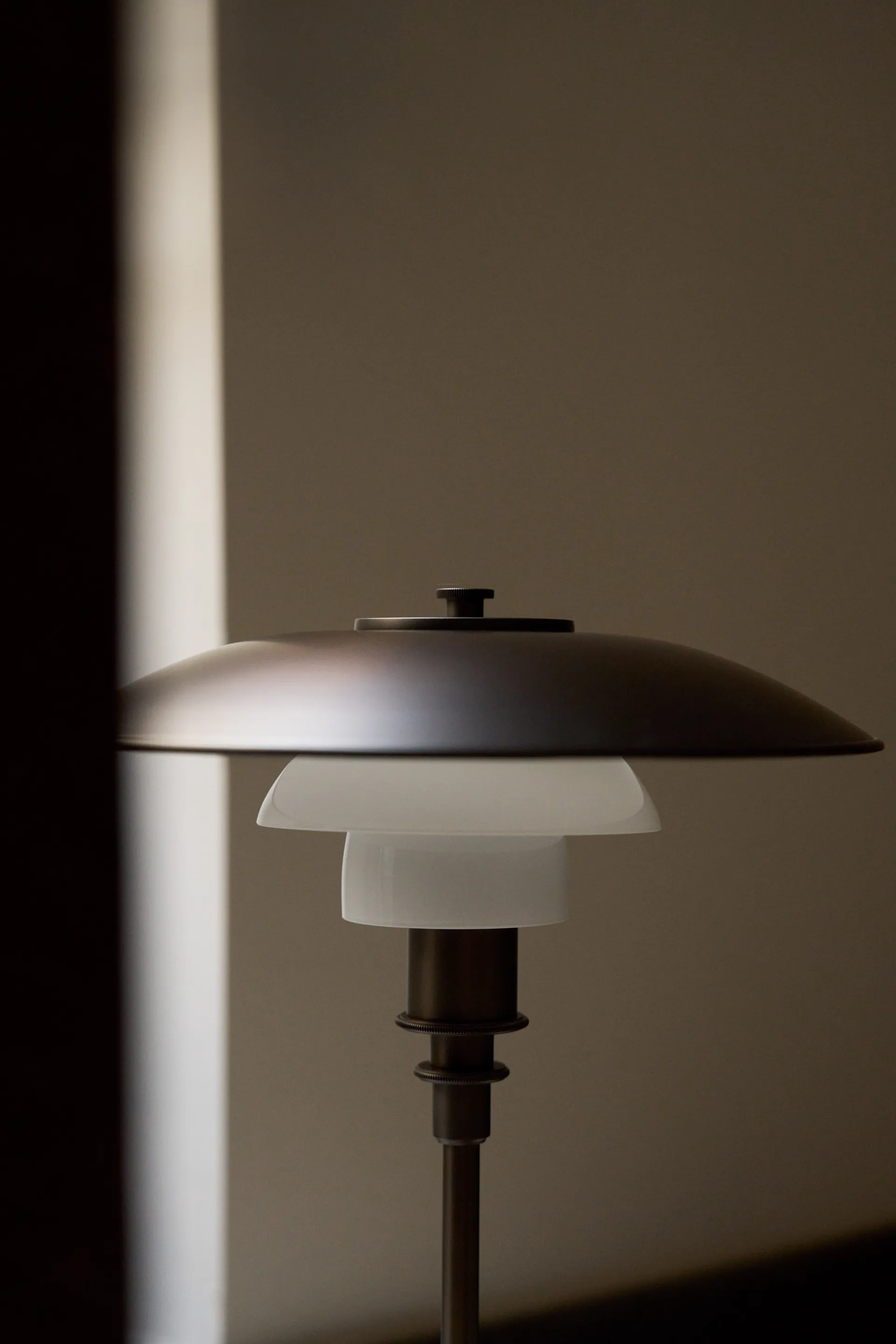 PH 3/2 Luna table lamp, Aged brass-opal glass Louis Poulsen
