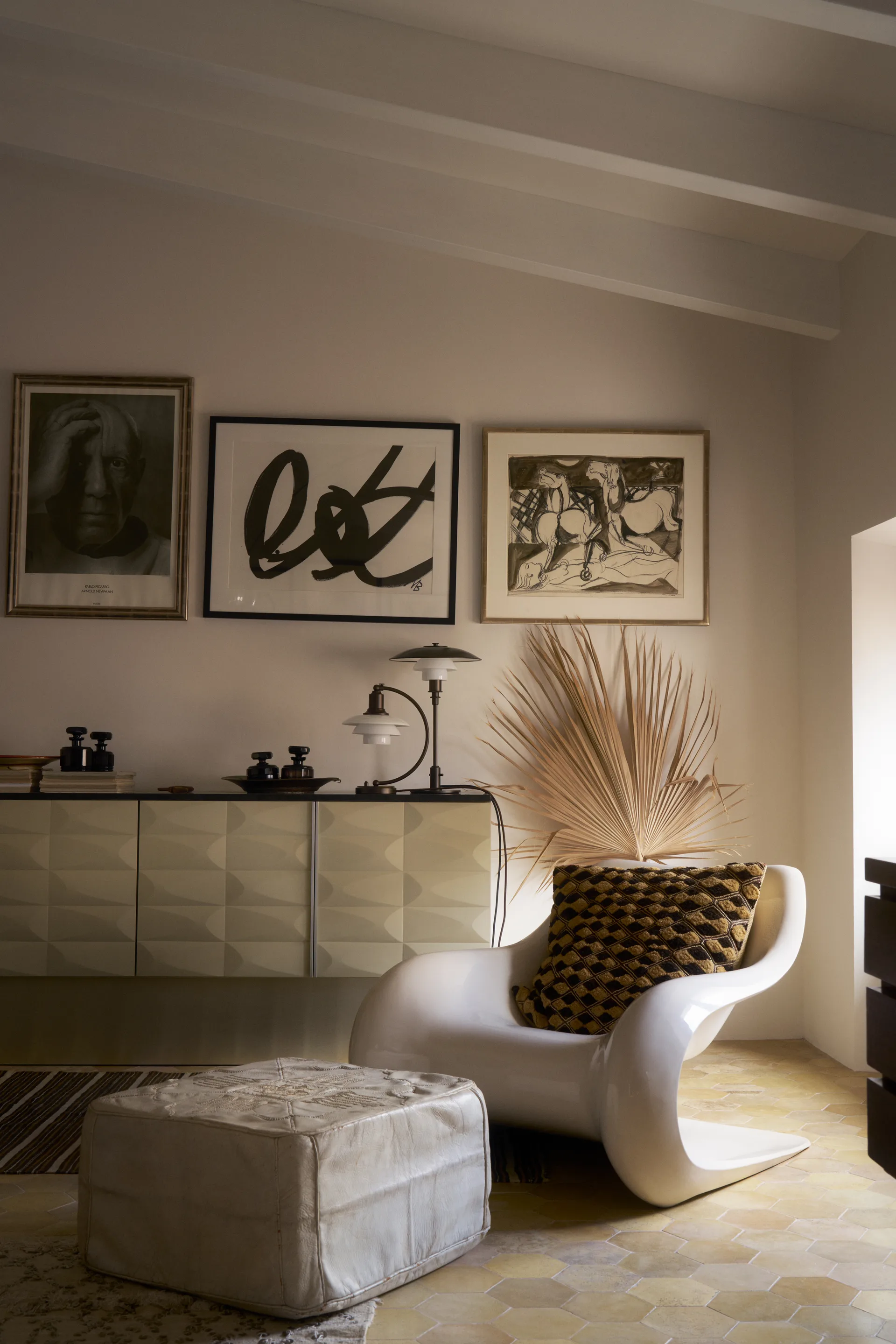 PH 3/2 Luna table lamp, Aged brass-opal glass Louis Poulsen