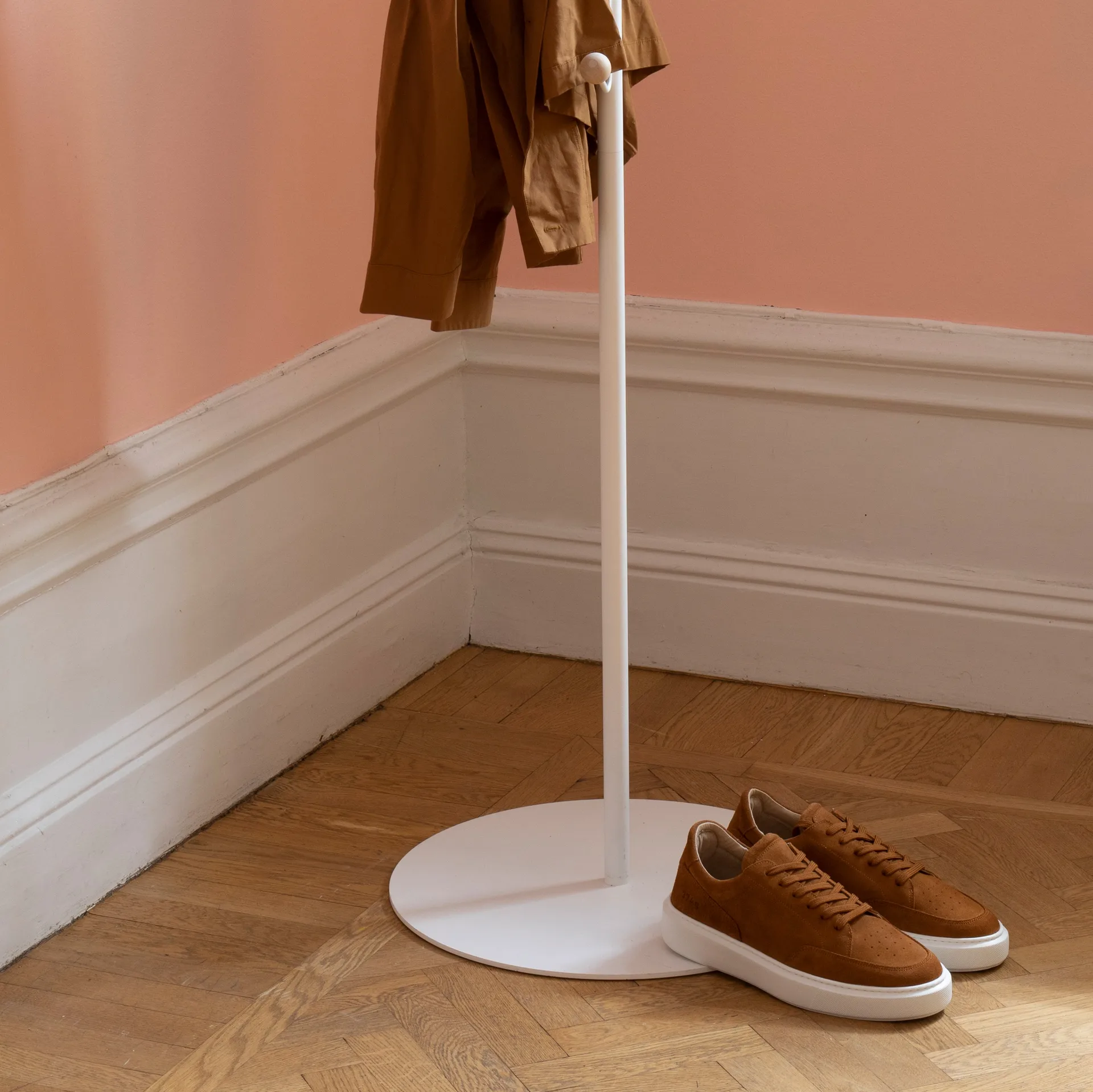 Bill Floor clothes hanger, White Maze