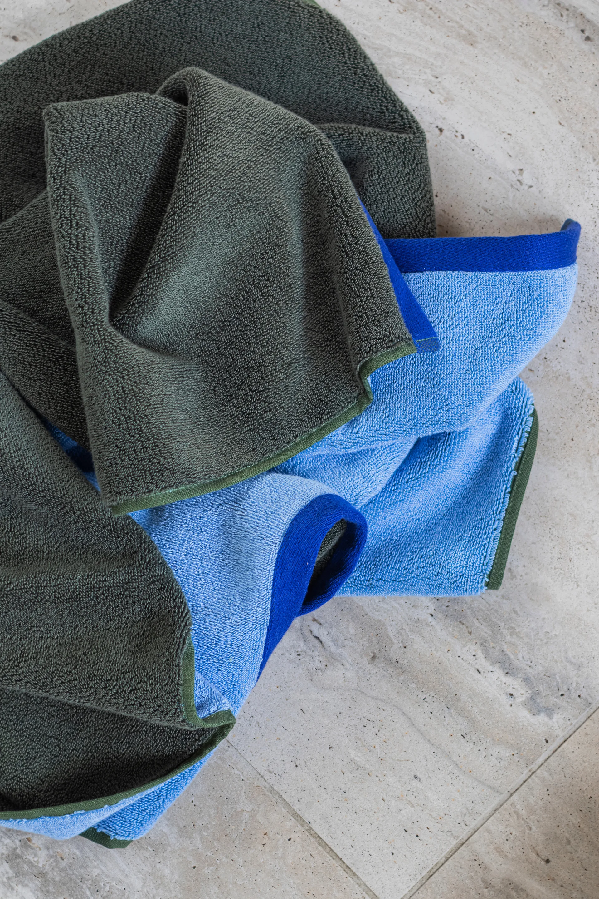 Soft bath towel 70x133 cm, Dark olive-light blue Mette Ditmer