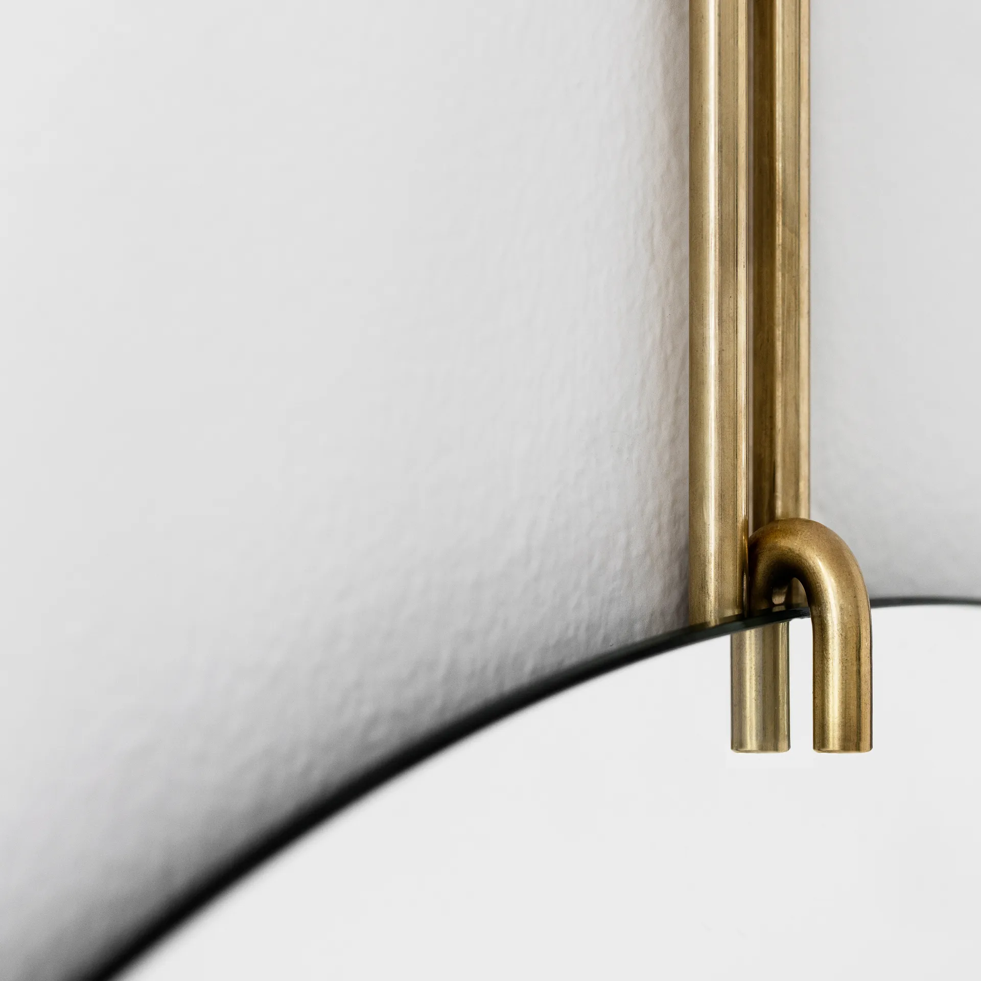 Moebe Wall mirror Ø 30 cm, Brass MOEBE
