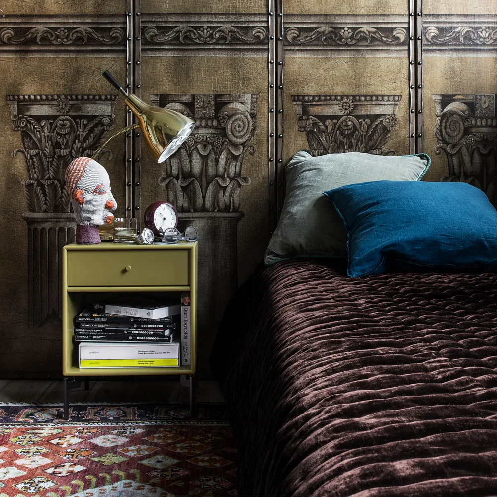Dream bedside table, Parsley 152, base 3cm Montana