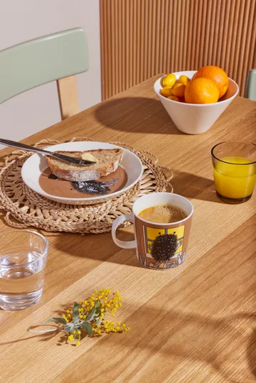 Stinky in action Moomin mug - Brown - Moomin Arabia