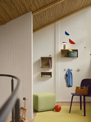 Dots Wood coat hook - Brown red, Ø13 cm - Muuto