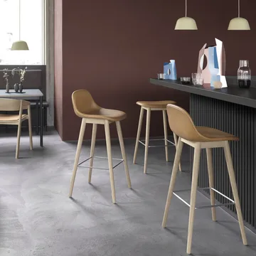 Fiber barstool with backrest 65 cm - Black-dark brown stained legs - Muuto