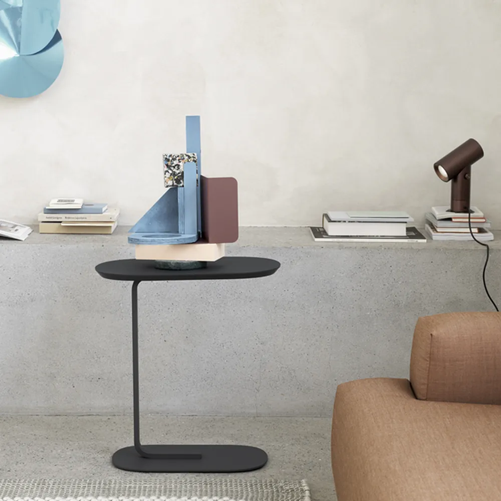 Relate Side table H: 73.5 cm, Oak veneer-Black Muuto