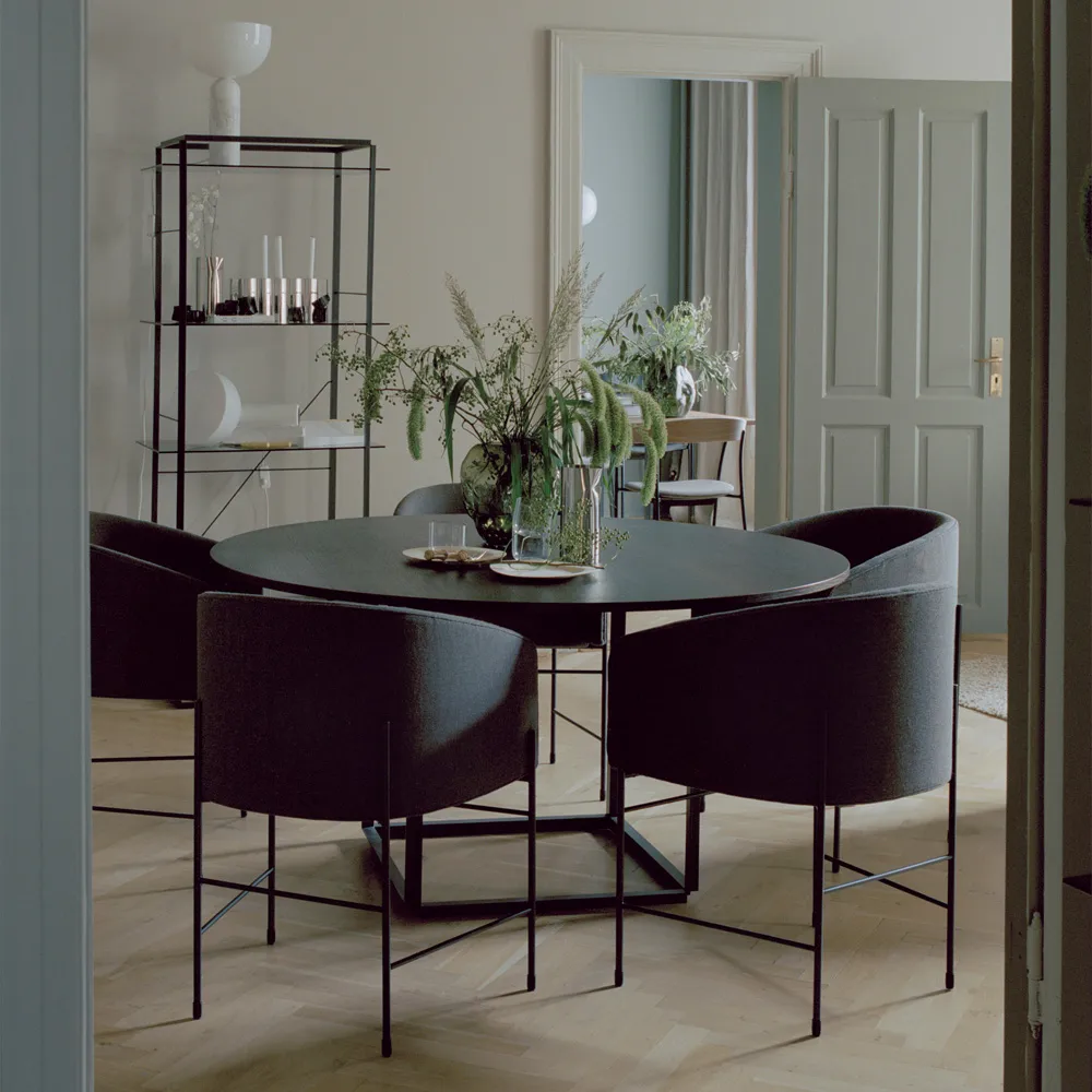 Florence round dining table, Natural oak. ø120 cm. black stand New Works