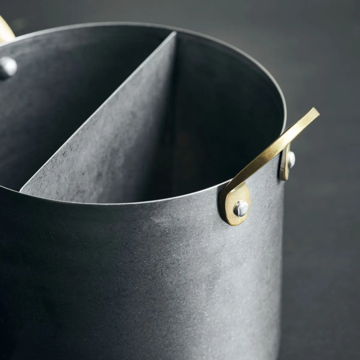 Presentation organiser Ø14 cm, Stainless steel-brass Nicolas Vahé