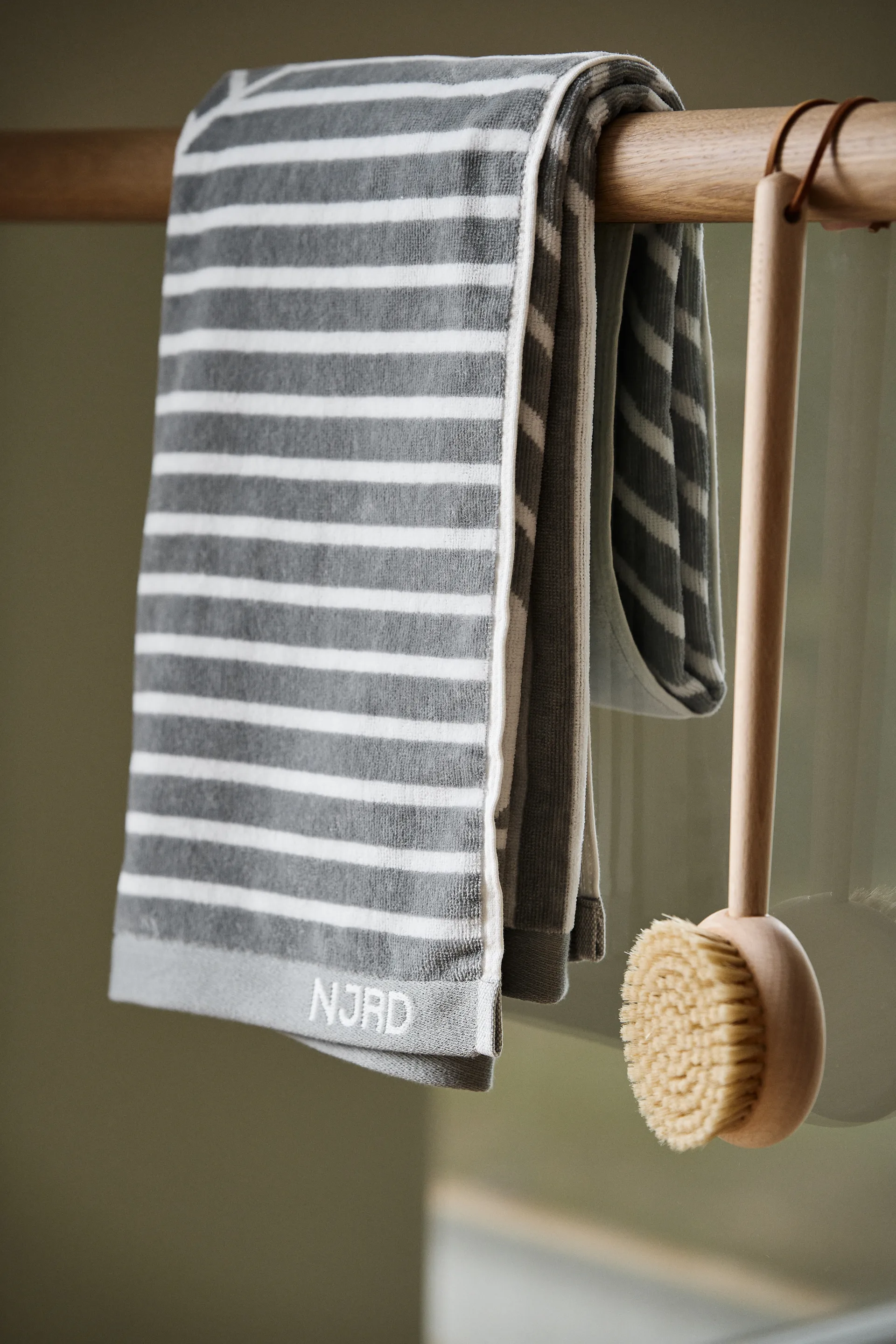Stripes bath towel 70x140 cm, grey NJRD