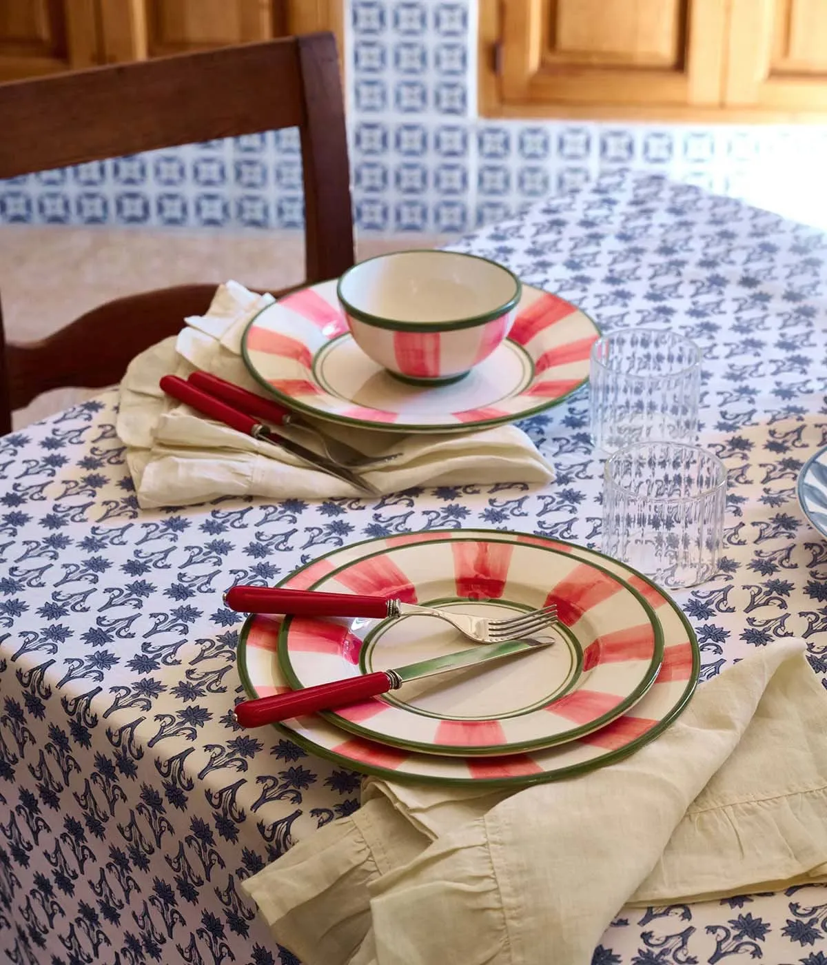Lily tablecloth, Blue, 250x150 cm Pick a Poppy