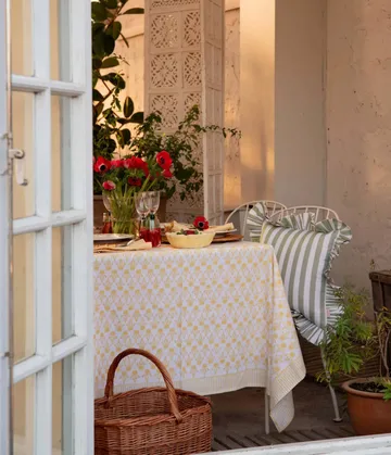 Lily tablecloth - Yellow, 250x150 cm - Pick a Poppy