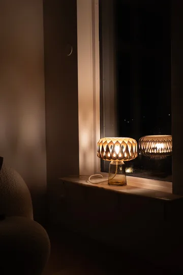 Signature 25 table lamp - Amber-birch, Ø28x34 cm - Pilke