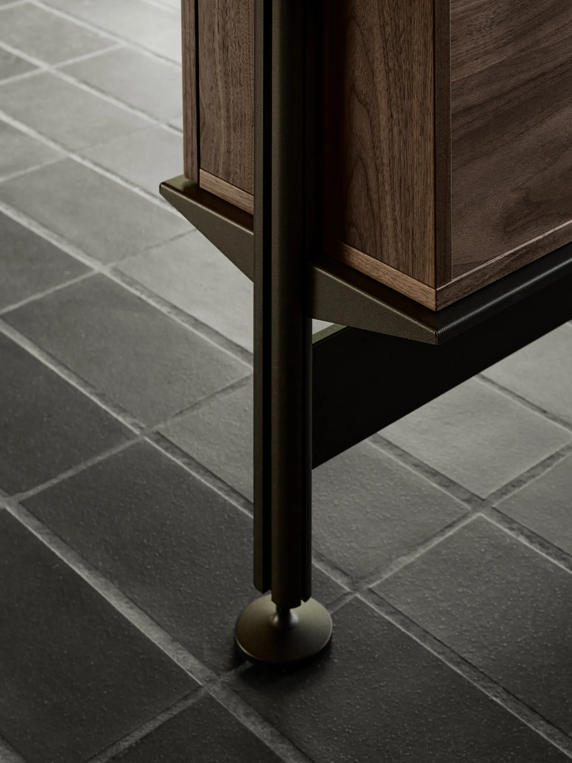 Pira G2 shelving system F C A Black/Walnut 240–247 cm Pira