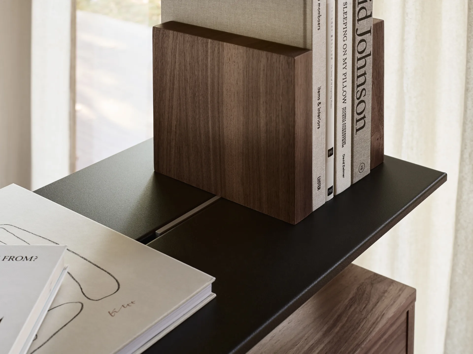 Pira G2 shelving system F C B Black/Walnut 240–247 cm Pira