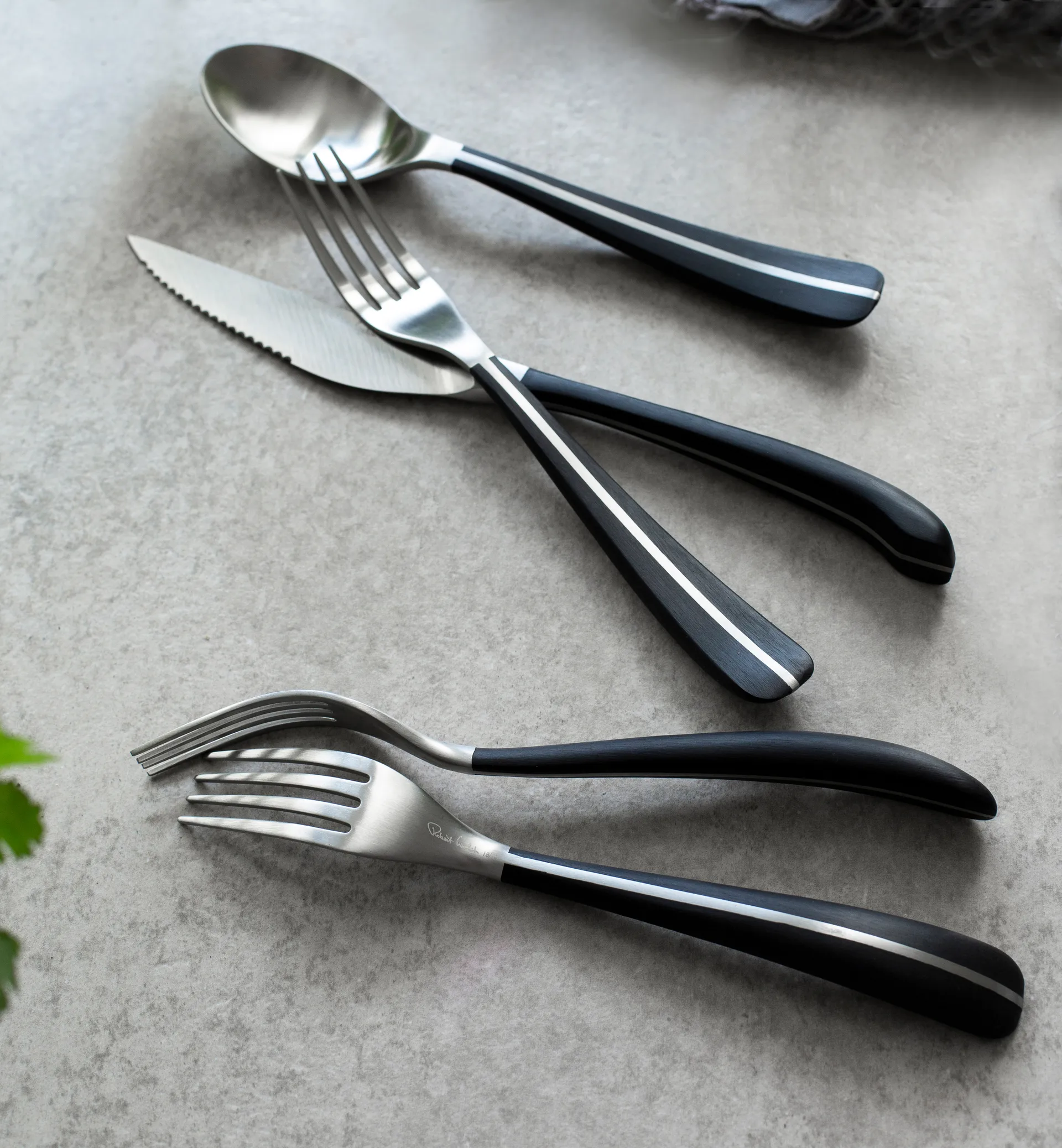Contour bbq knife, black Robert Welch
