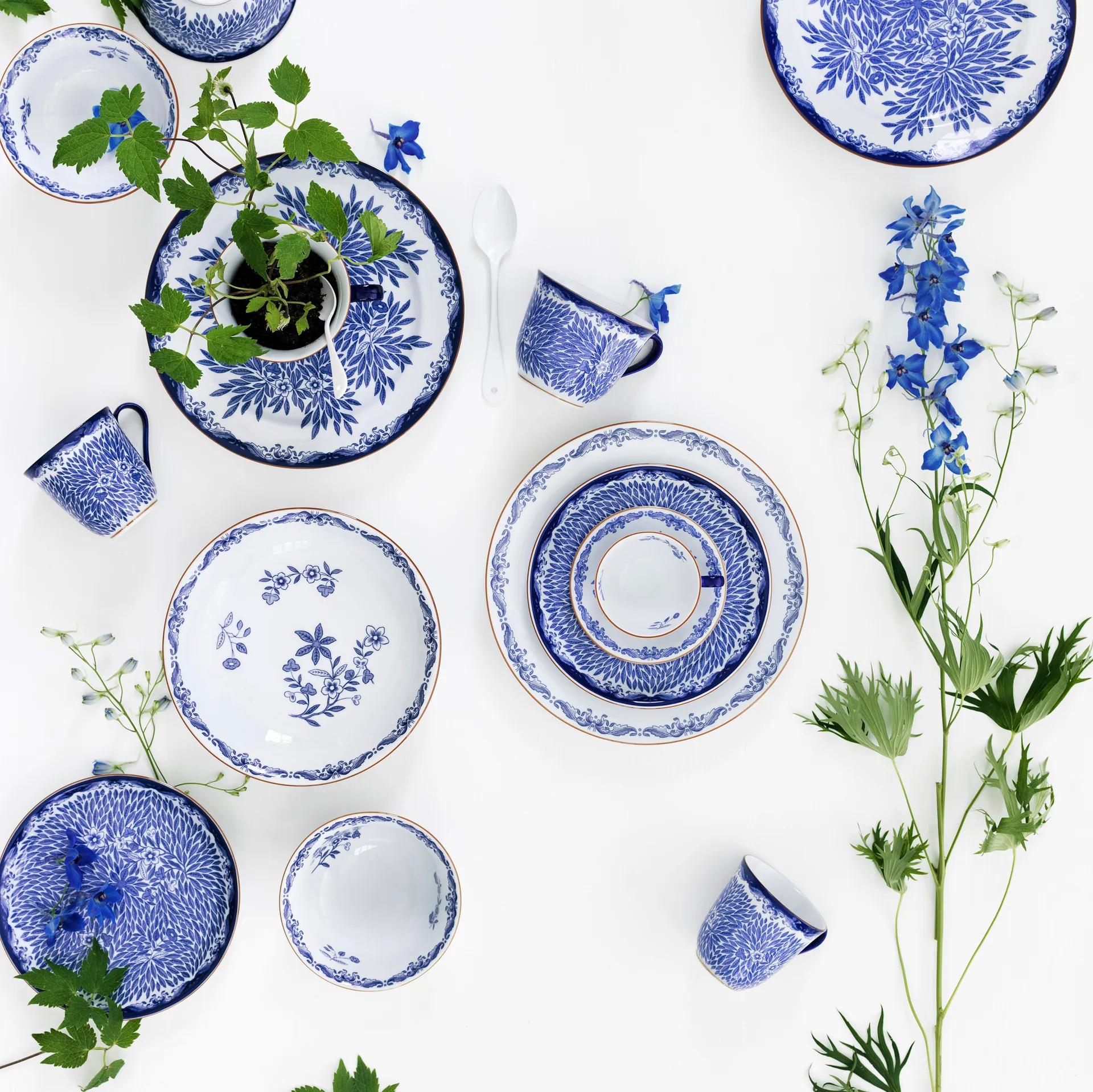 Ostindia Floris mug 40 cl and plate Ø20 cm, Blue Rörstrand