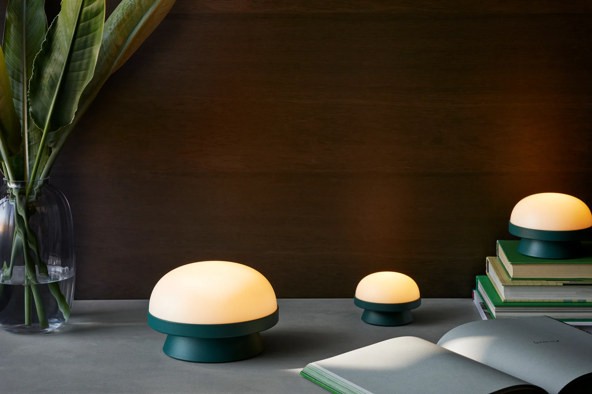 Soft Spot dots solar lamp Ø21 cm, Forest green Rosendahl