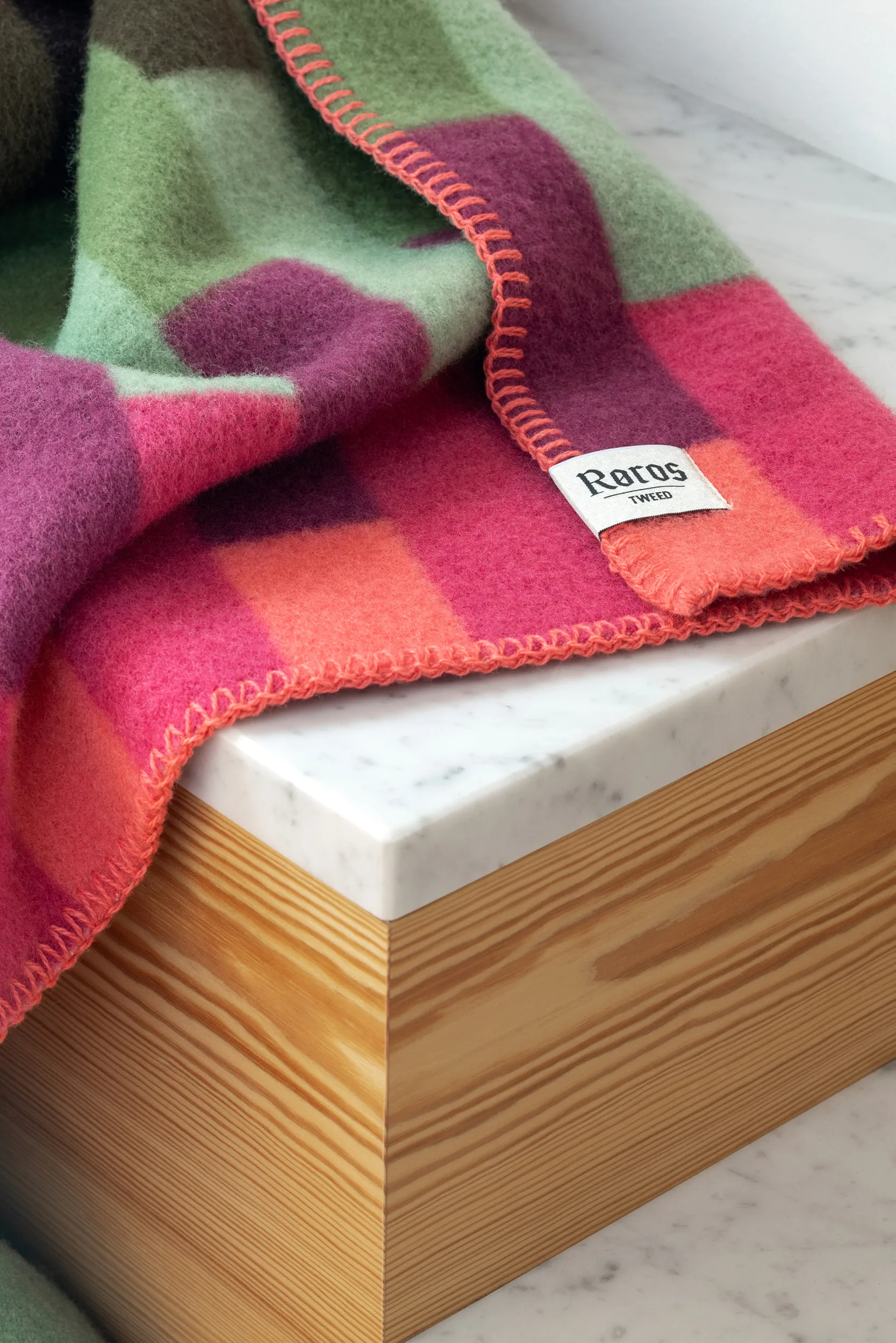 Åsmund bold blanket 135x200 cm, Pink-green Røros Tweed