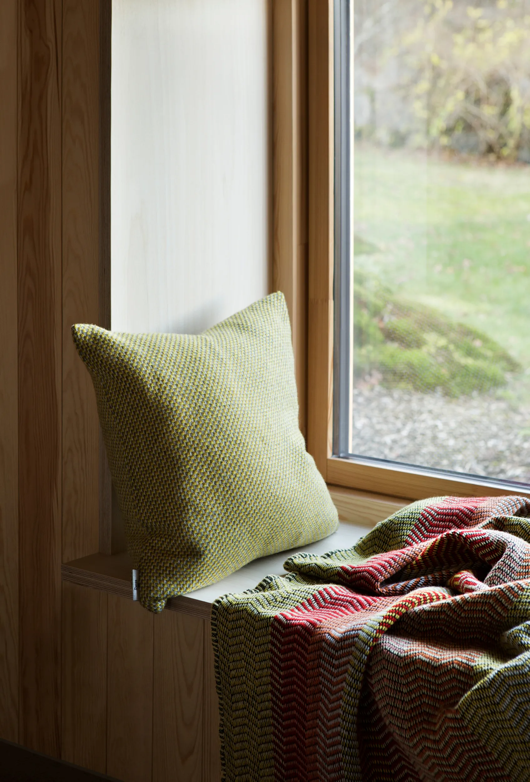 Fri blanket 150x200 cm, Summer red Røros Tweed